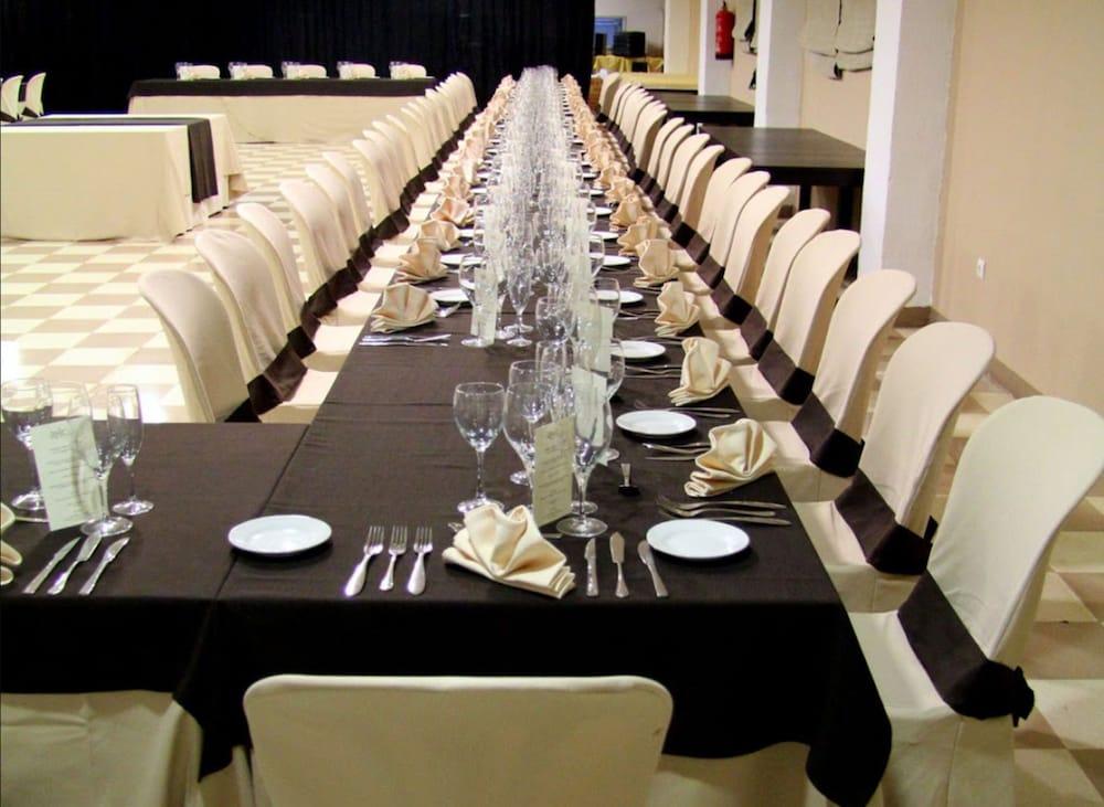 Ahc Hoteles Caceres Bagian luar foto