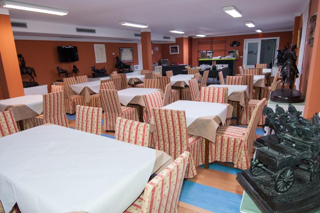 Ahc Hoteles Caceres Bagian luar foto